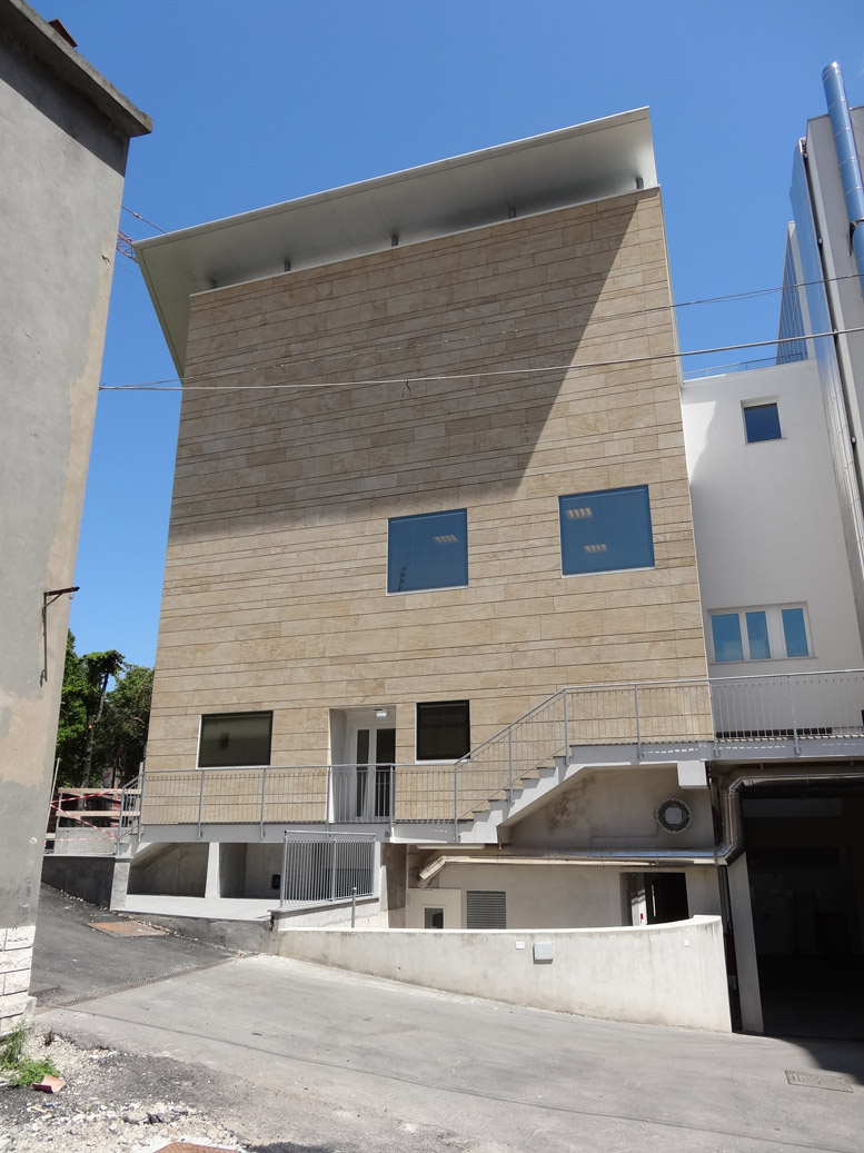 casa di cura rimini involucri ventilati in marmo