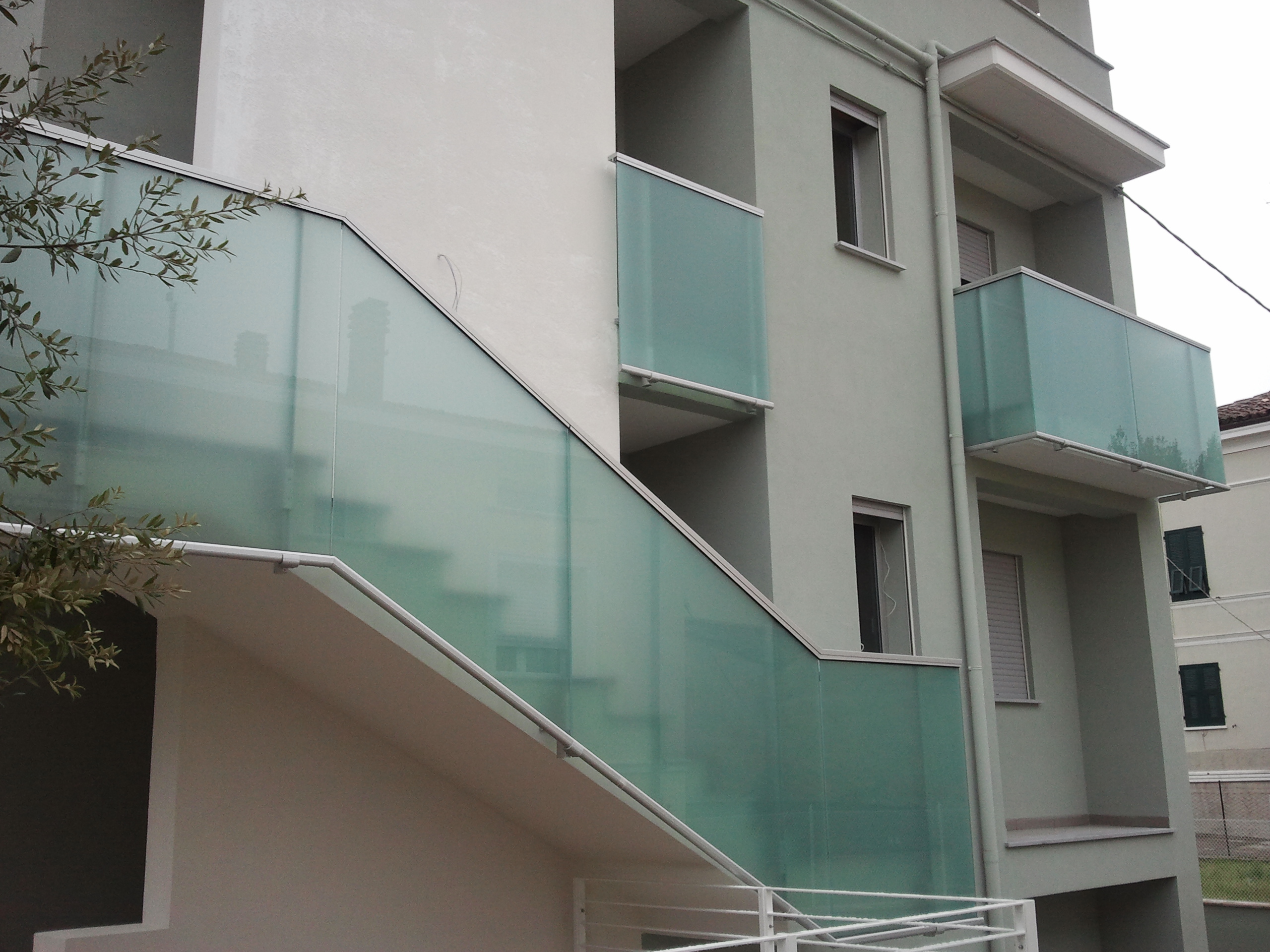 Sea infissi srl industria serramenti, facciate continue e ... Infissi per balconi
